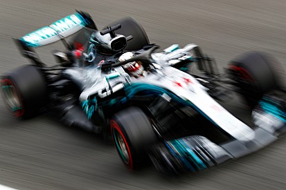Wolff: "Un gran Lewis, el coche ha crecido y los puntos aún no están dados"