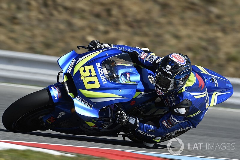 Guintoli riding with two broken ribs at Brno