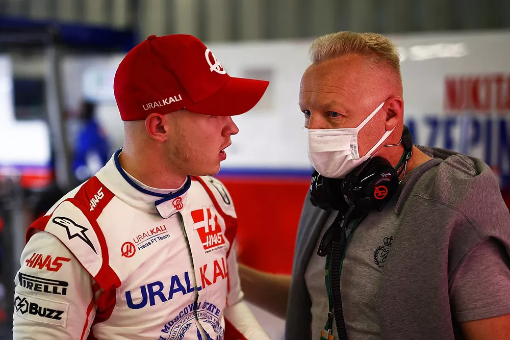 Nikita Mazepin, Haas F1, with his father Dmitry Mazepin