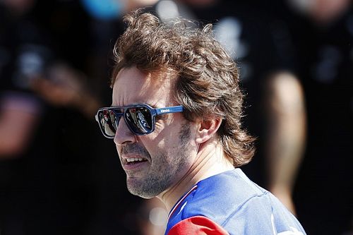VÍDEO: Vettel faz surpresa de aniversário para Alonso e assusta espanhol