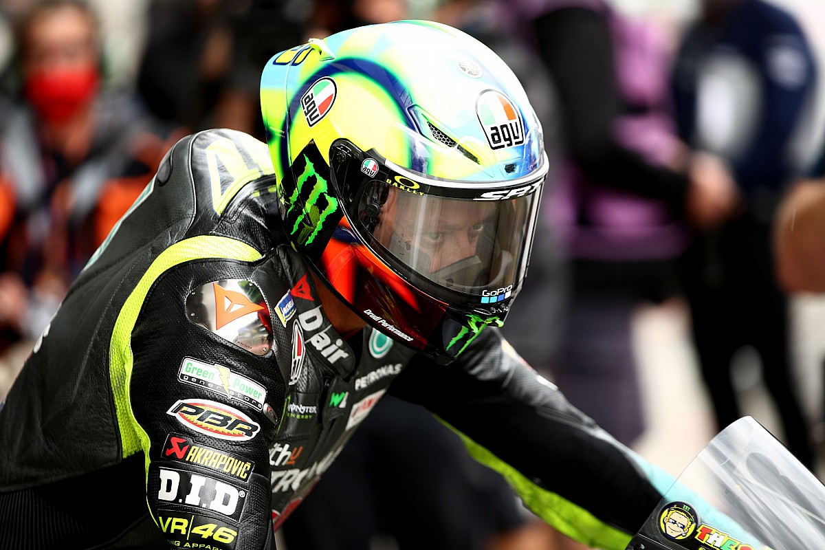 バレンティーノ・ロッシ マーベリック・ビニャーレス サイン バレンティーノ・ロッシの功績を称えた限定記念チェーンが国内30