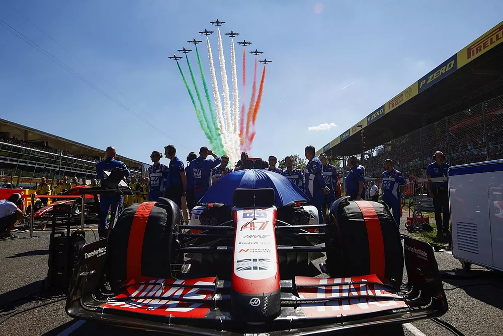 L'arm&eacute;e de l'air Italienne, au-dessus de la grille