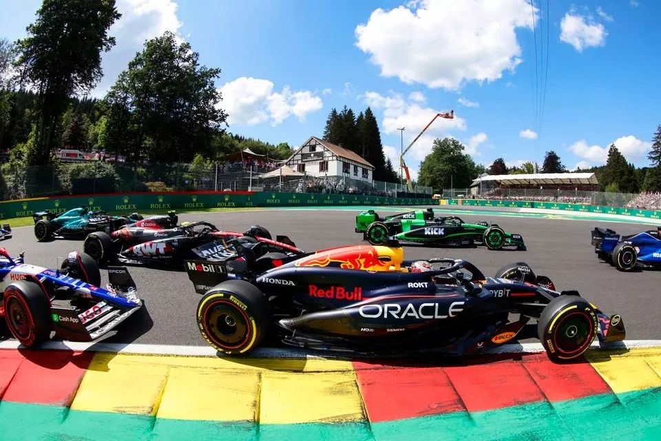 Valtteri Bottas, KICK Sauber C44, Max Verstappen, Red Bull Racing RB20, Pierre Gasly, Alpine A524