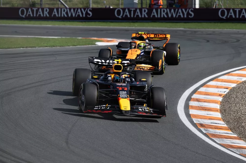 Sergio Perez, Red Bull Racing RB20, Lando Norris, McLaren MCL38