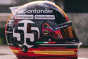 Así es el casco especial de Sainz para el GP de Italia 2023 de F1