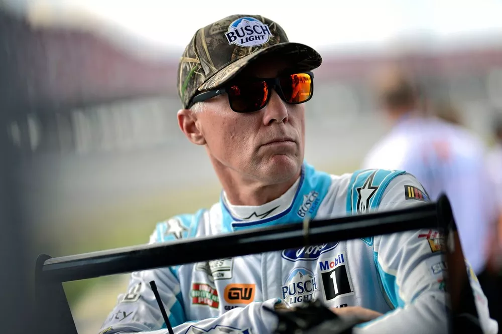 Kevin Harvick, Stewart-Haas Racing, Busch Light Camo Ford Mustang