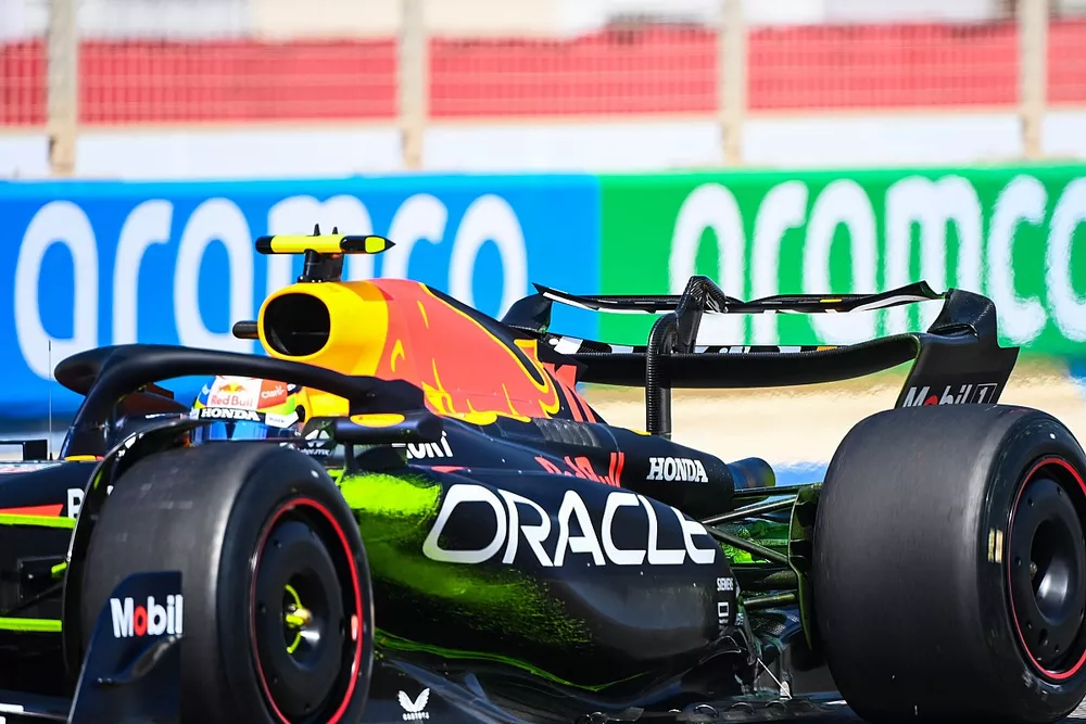 Sergio Perez, Red Bull Racing RB19, rear wing detail