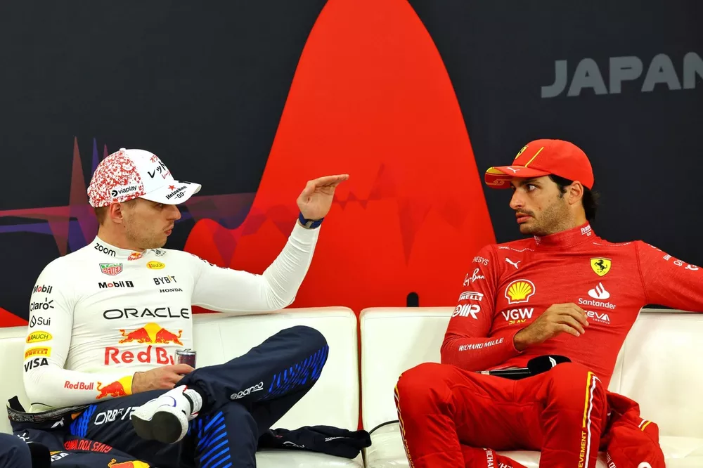 Max Verstappen, Red Bull Racing, 1st position, Carlos Sainz, Scuderia Ferrari, 3rd position, talk in the Press Conference