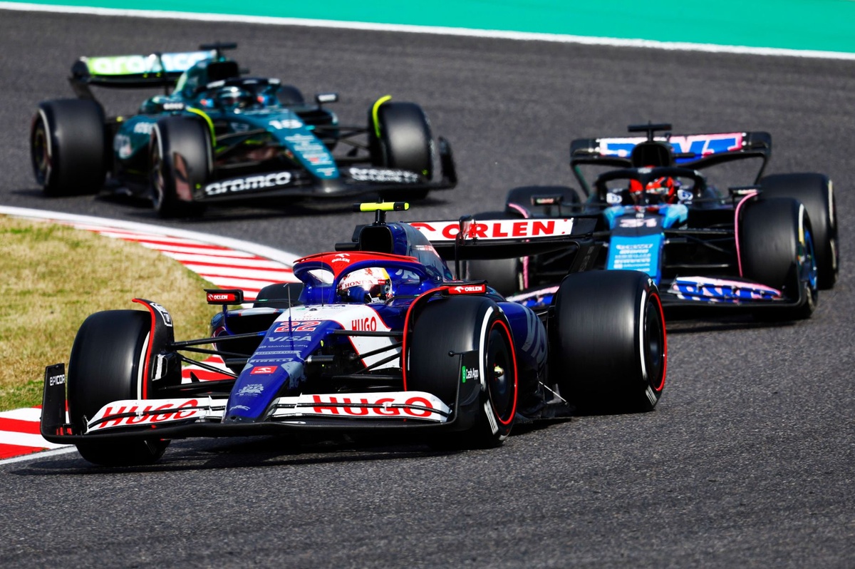 【直筆サイン】角田裕毅 2024年 レプリカレーシンググローブ ／ VCARB m39579254017_1.jpg?1746140006