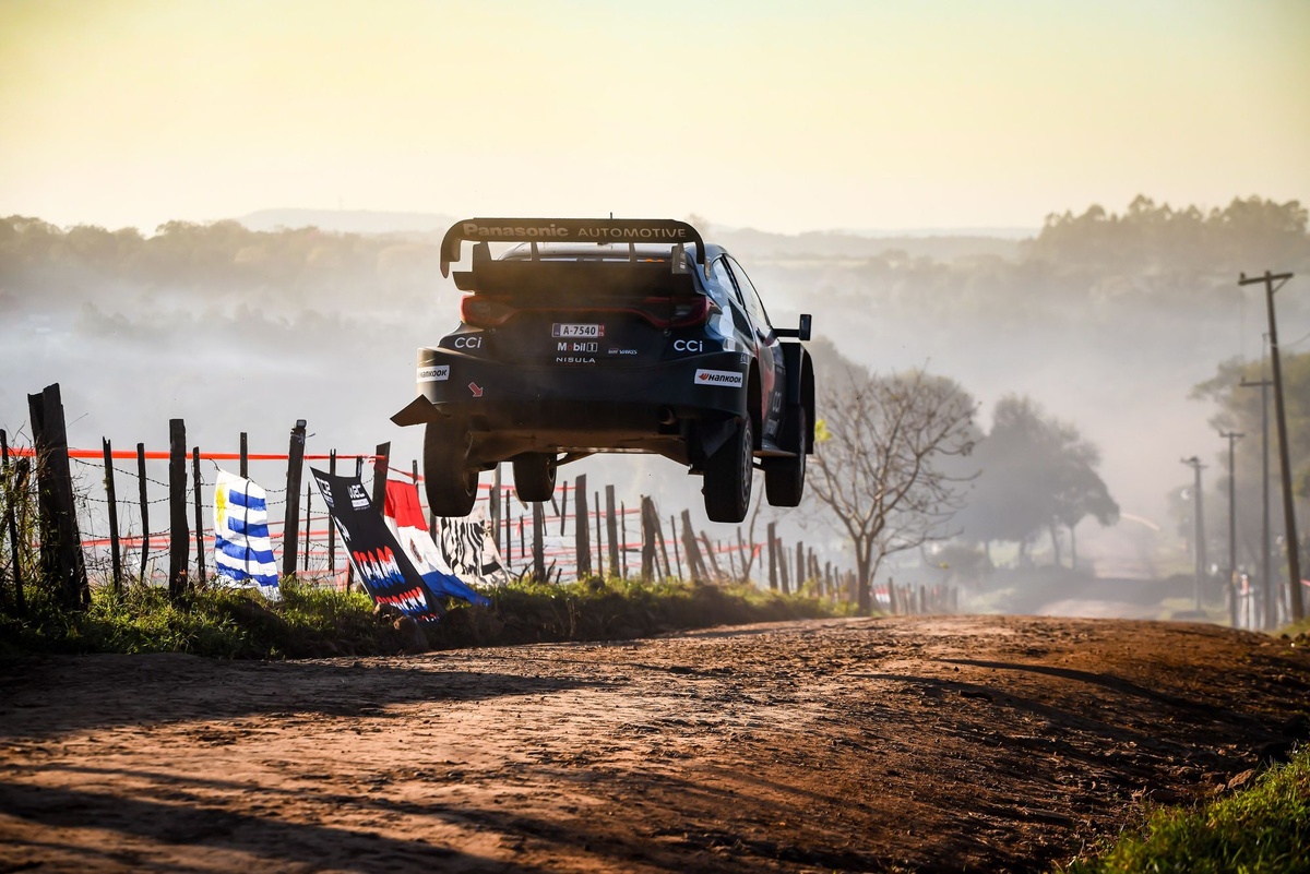 Rovanperä s'échappe, Fourmaux et Ogier s'écharpent au Paraguay