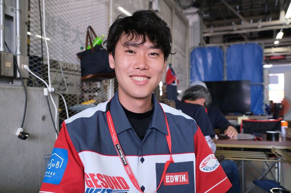 日本最速の”郵便配達”！ 鈴鹿8耐参戦で大バズ郵便局スタッフ
