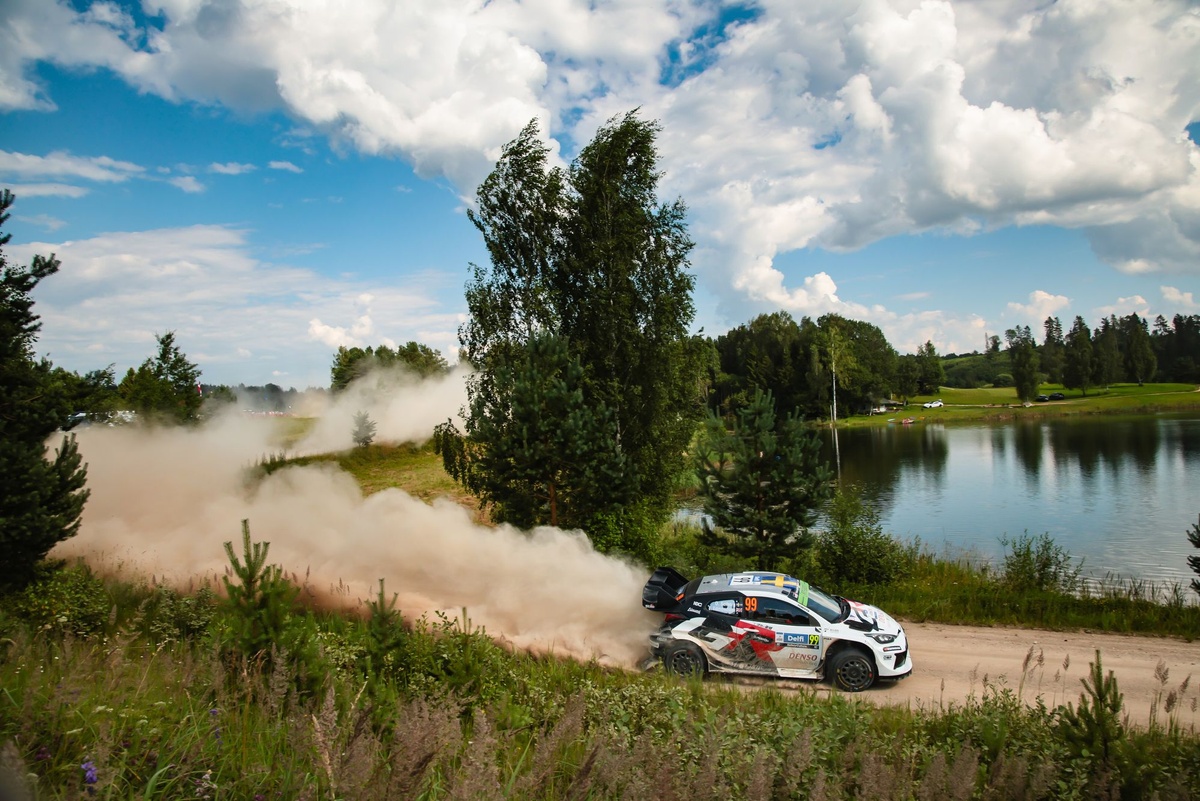 WRC | Rally Estonia, PS11-12: Solberg allunga ancora. Che duello in Hyundai