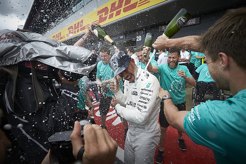 Hamilton világrekordot dönthet a Brit Nagydíjon: időrend Silverstone-ból