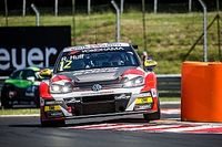 Huff firma su primera victoria en el WTCR