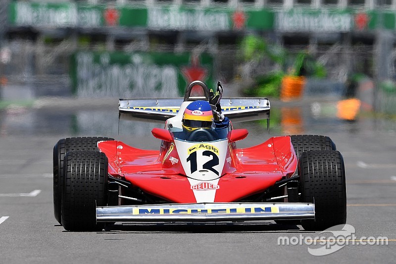 Photos - Jacques Villeneuve au volant de la Ferrari de Gilles