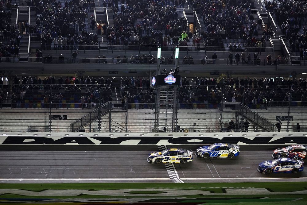 Chase Elliott wins Duel #2, No. 9 Hendrick Motorsports Chevrolet