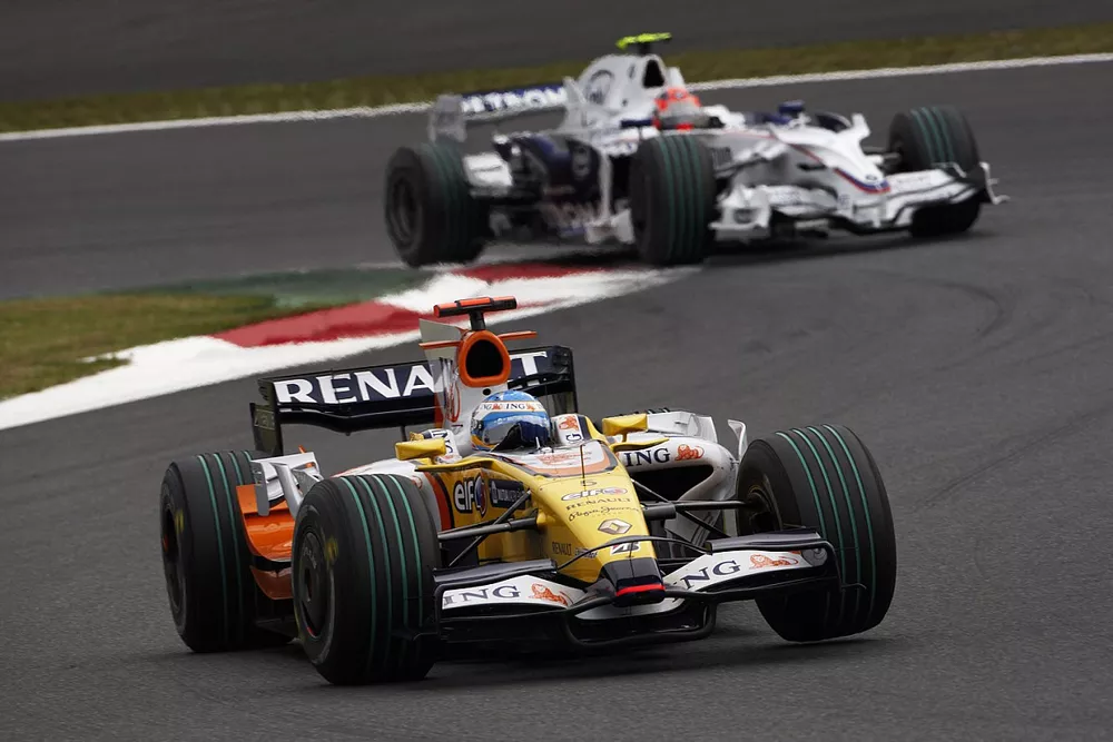 Fernando Alonso, Renault R28 y Robert Kubica, BMW Sauber F1.08