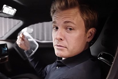 Rosberg nem felejtett el vezetni: rendesen meghajtotta a Porschét Silverstone-ban! (videó)