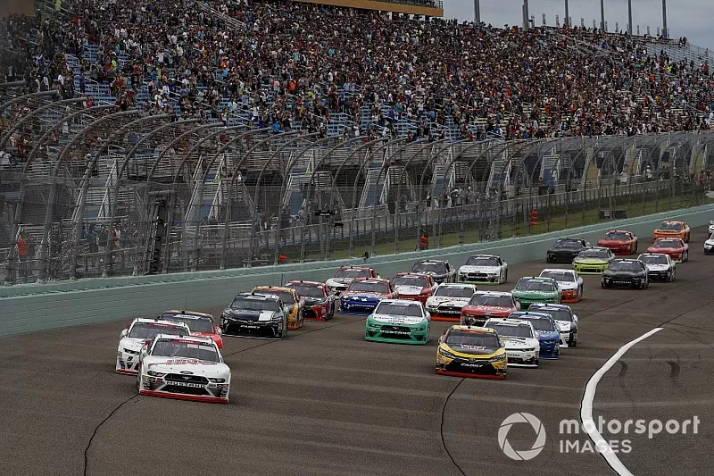 Cole Custer, Stewart-Haas Racing, Ford Mustang Haas Automation, Tyler Reddick, JR Motorsports, Chevrolet Camaro BurgerFi, Christopher Bell, Joe Gibbs Racing, Toyota Camry GameStop Transformers, start