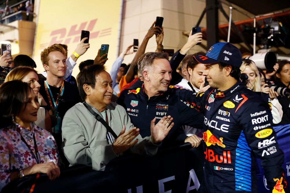 Daranee Yoovidhya, Geri Horner, Christian Horner, Director de Red Bull Racing, el empresario Chalerm Yoovidhya celebran con Sergio P&eacute;rez, Red Bull Racing, la 2&ordf; posici&oacute;n, en el Parc Ferme.
