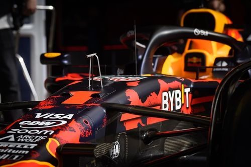 Red Bull abandona su decoración especial en Singapur por el peso del coche