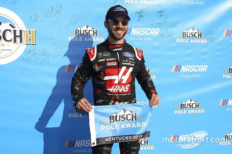 Pole Award winner Daniel Suarez, Stewart-Haas Racing, Ford Mustang Haas Automatio