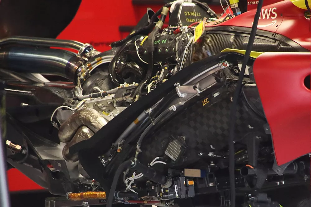 Detalle del motor del Ferrari F1-75