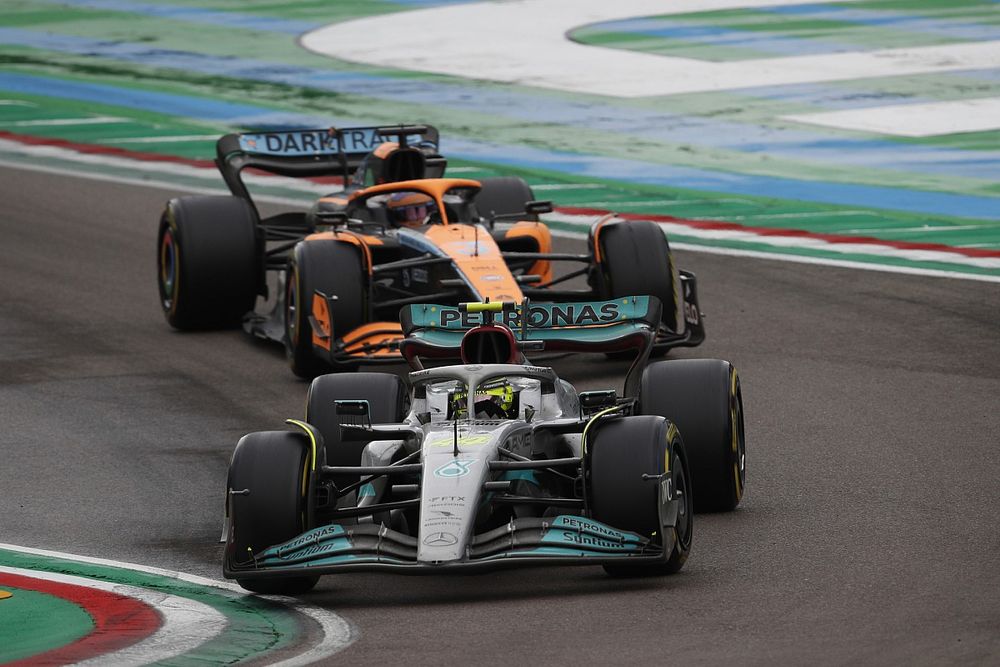 Lewis Hamilton, Mercedes W13, Daniel Ricciardo, McLaren MCL36