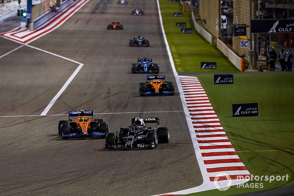 Pierre Gasly, AlphaTauri AT02, Lando Norris, McLaren MCL35M, Daniel Ricciardo, McLaren MCL35M, and Fernando Alonso, Alpine A521