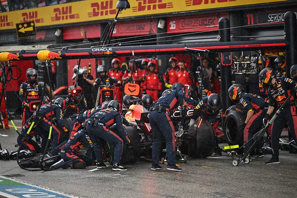 Max Verstappen, Red Bull Racing RB19, makes a pit stop