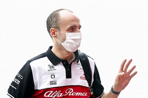 Kubica seguirá como piloto reserva en Alfa Romeo en 2022