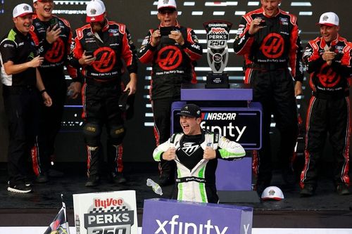 NASCAR Xfinity: Em Iowa, Mayer garante primeira vitória de 2025; veja como foi a corrida