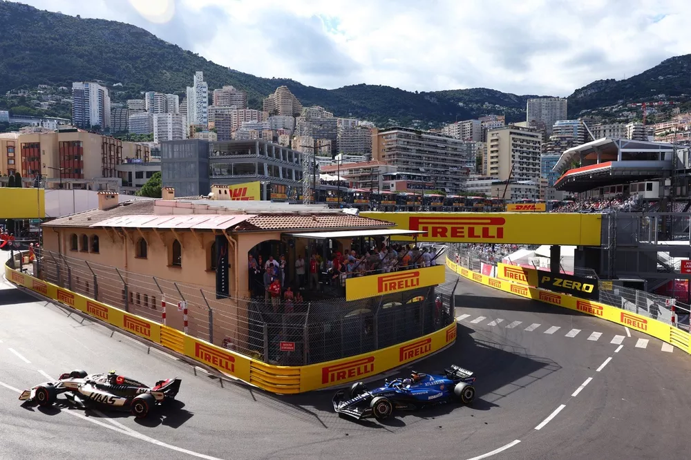 Oliver Bearman, Haas F1 Team, Alexander Albon, Williams