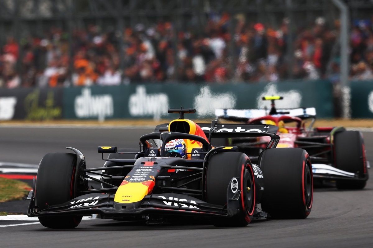 lewis-hamilton-ferrari-max-ver.jpg