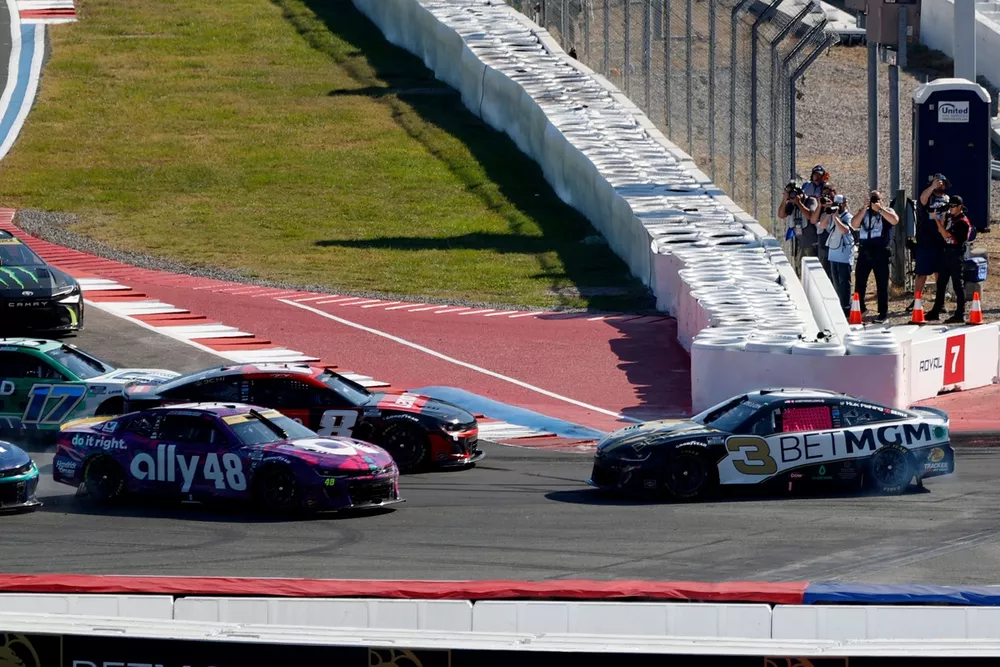 Austin Dillon spins, Richard Childress Racing Chevrolet
