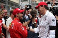 Vettel intercambia mensajes con Wolff y no descarta volver a la F1