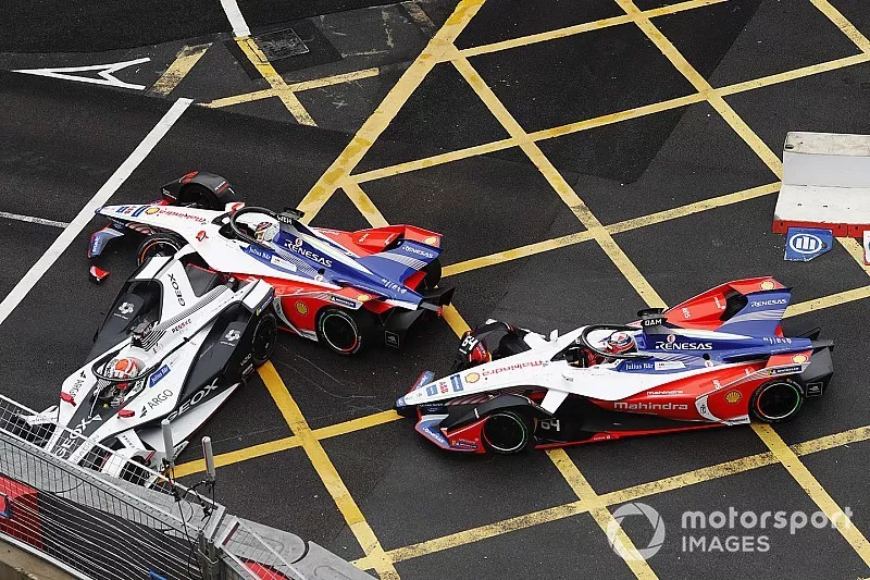 Accident pour Felipe Nasr, Dragon Racing, Penske EV-3, Pascal Wehrlein, Mahindra Racing, M5 Electro, J&eacute;r&ocirc;me d'Ambrosio, Mahindra Racing, M5 Electro
