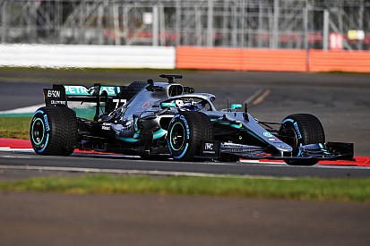 Az elhúzó 2019-es Mercedes Bottasszal Silverstone-ban: videó
