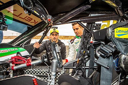 Ріккардо проїхався на Nissan серії Supercars