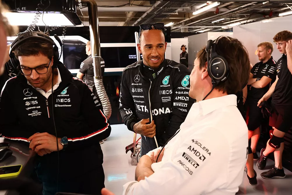 Jerome d'Ambrosio, directeur du programme jeunes pilotes, Mercedes-AMG, Toto Wolff, directeur, Mercedes-AMG, Lewis Hamilton, Mercedes-AMG