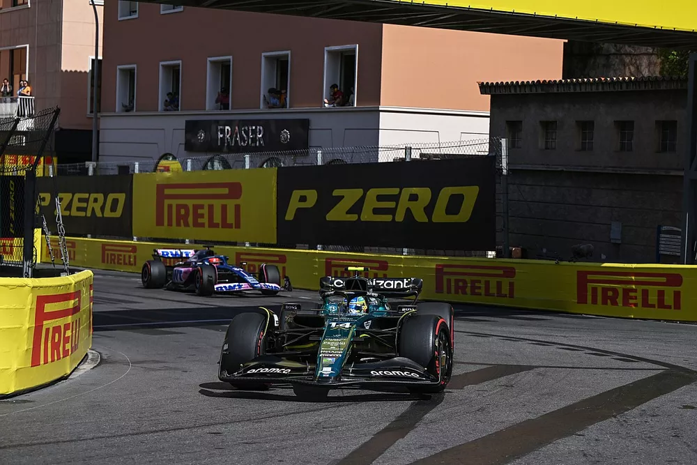 Fernando Alonso, Aston Martin AMR23, Esteban Ocon, Alpine A523