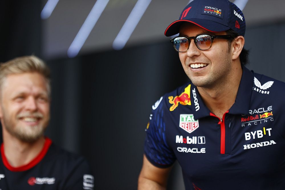 Kevin Magnussen, Haas F1 Team y Sergio P&eacute;rez, Red Bull Racing