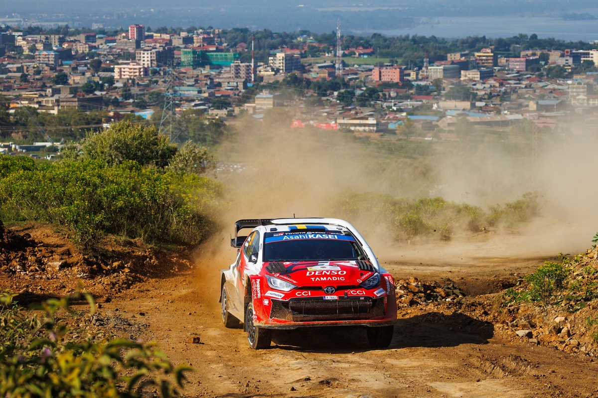 WRC Kenia: Solberg sobrevive al pinchazo y lidera por un segundo ante Ogier