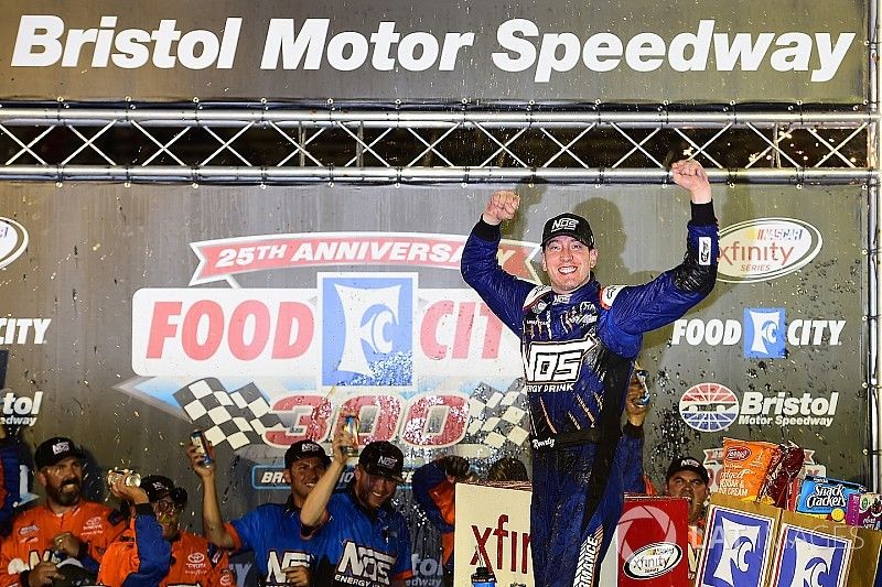 Race winner Kyle Busch, Joe Gibbs Racing Toyota