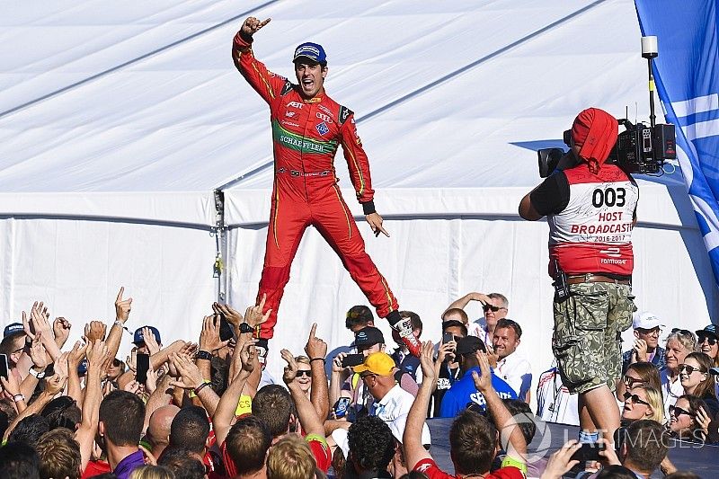 Lucas di Grassi, ABT Schaeffler Audi Sport, salta en el podio