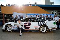 Keselowski toma la pole en Michigan y Suárez en 16°