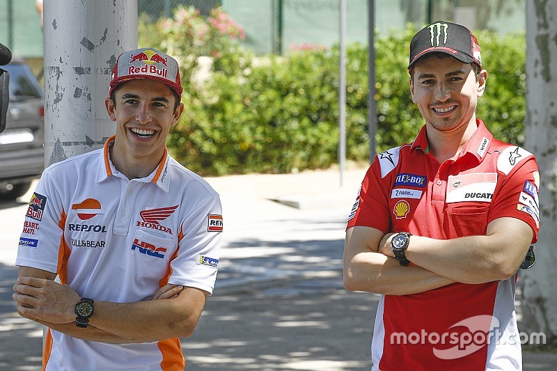 Lorenzo è già carico: