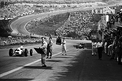 Eau Rouge: Waar jongens mannen worden