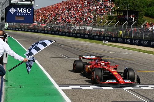 Por qu&eacute; la F1 ondea dos banderas a cuadros al final de cada carrera
