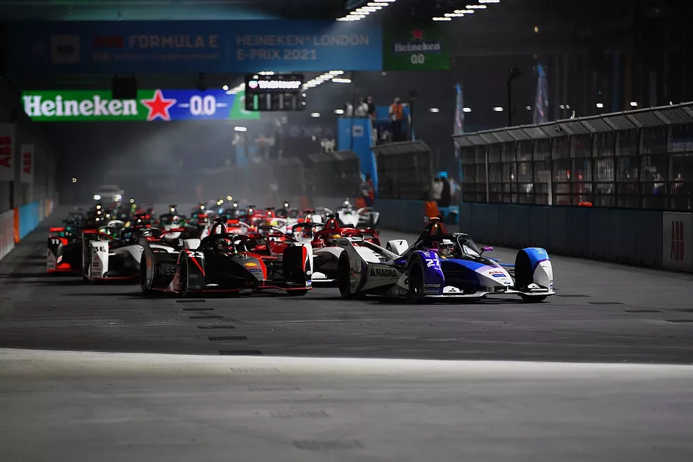 Alex Lynn, Mahindra Racing, M7Electro, Jake Dennis, BMW i Andretti Motorsport, BMW iFE.21, Sebastien Buemi, Nissan e.Dams, Nissan IMO2, et le reste des monoplaces au d&eacute;part